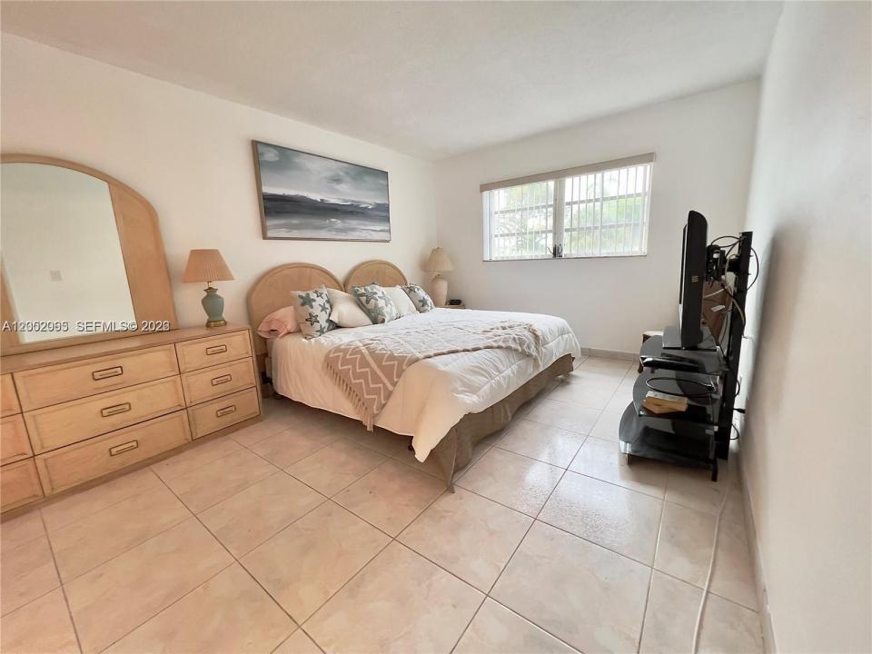 501 Blue Heron Dr 121-A, Hallandale Beach, فلوريدا 33009, الولايات المتحدة