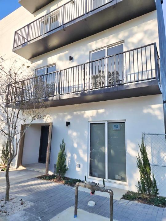 8106 NE 1st Ave 12, Miami, Florida 33138, USA