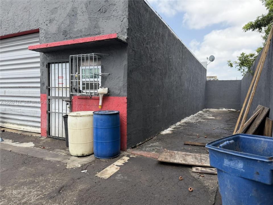 2563 NW 23rd St, Miami, Floride 33142, États-Unis