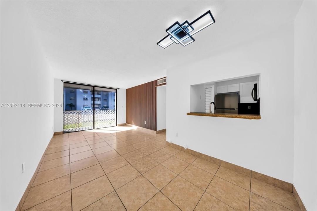 8145 NW 7th St 111, Miami, Florida 33126, USA
