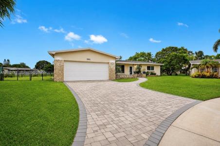 291 NW 93rd Ave NA, Pembroke Pines, Florida 33024