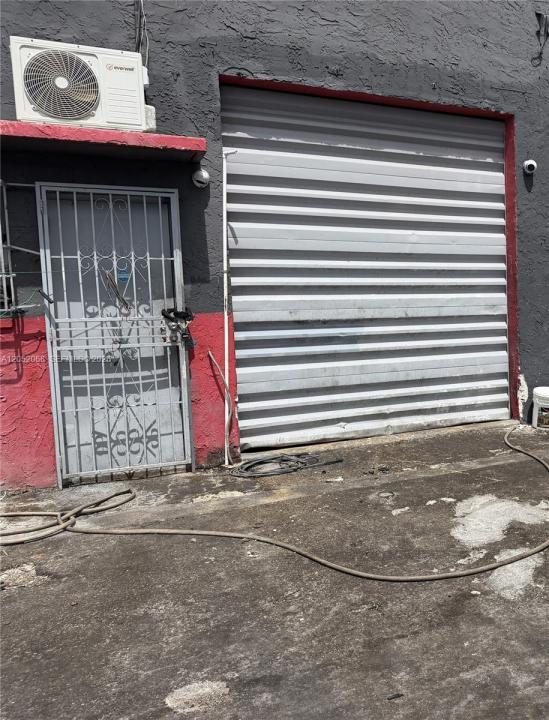 2561 NW 23rd St, Miami, Florida 33142, USA