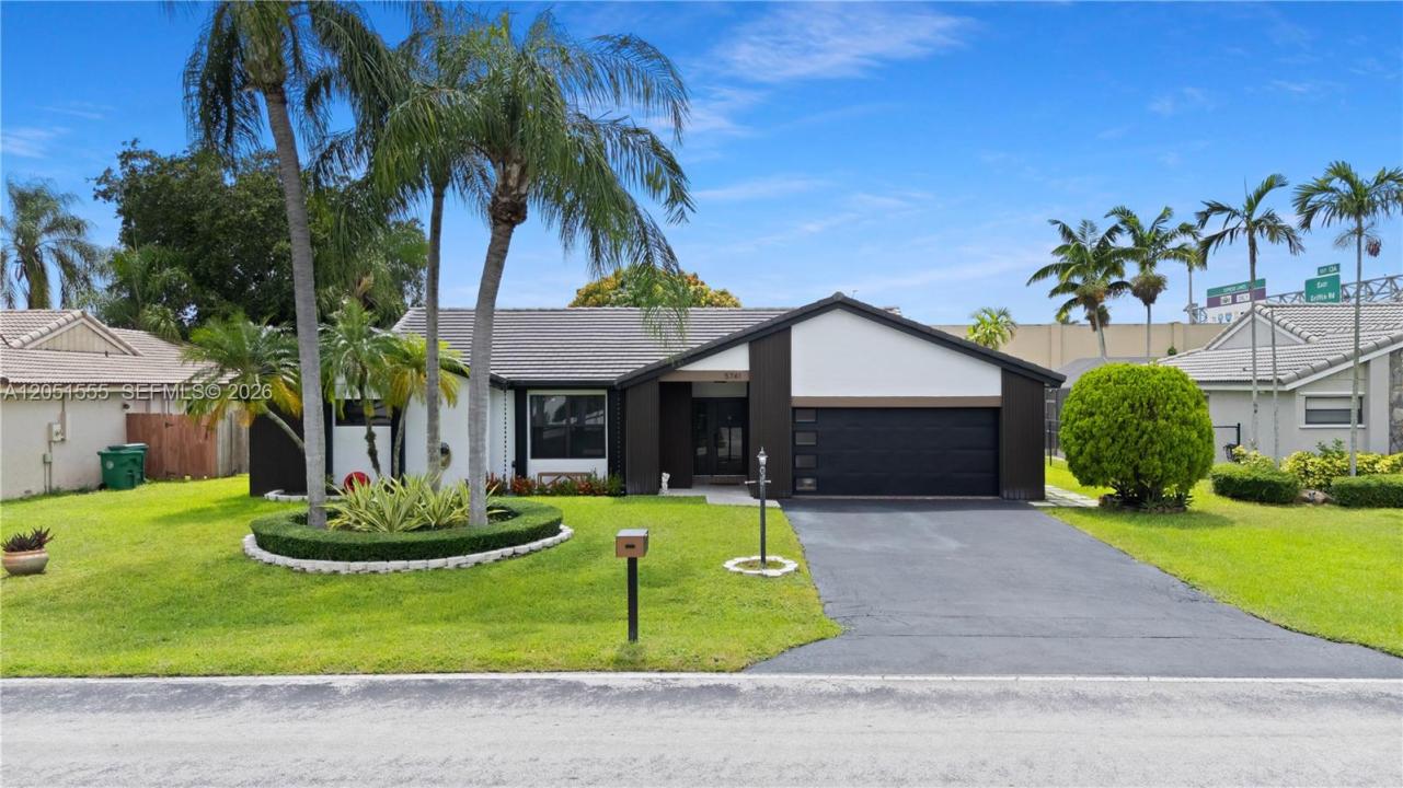 5741 W Waterford Dr, Davie, Florida 33331, USA