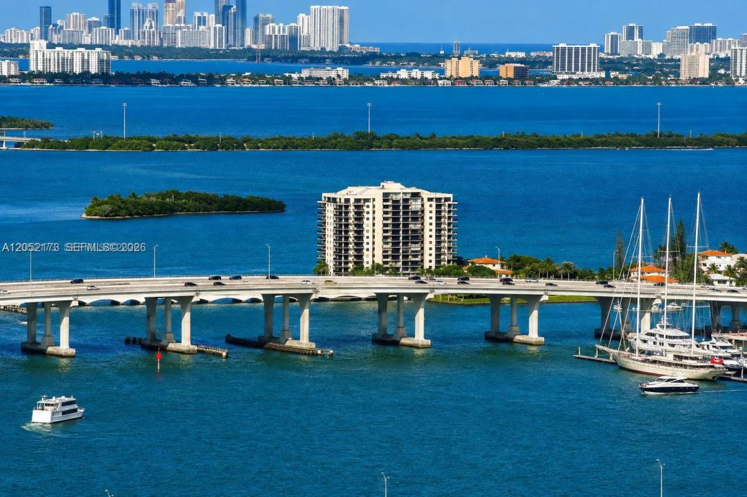 300 S Biscayne Blvd T-3511, Miami, Florida 33131, Stati Uniti