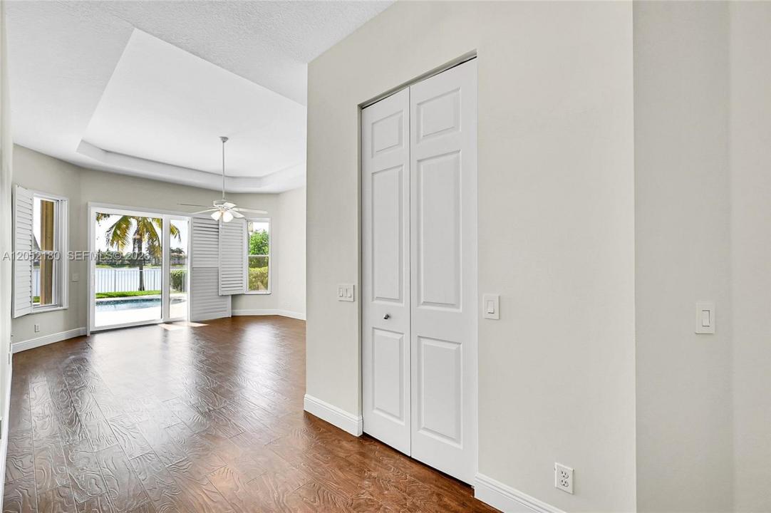 512 NW 120th Dr 512, Coral Springs, Florida 33071, USA