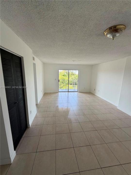 8200 SW 210th St 303, Cutler Bay, Florida 33189, Stati Uniti