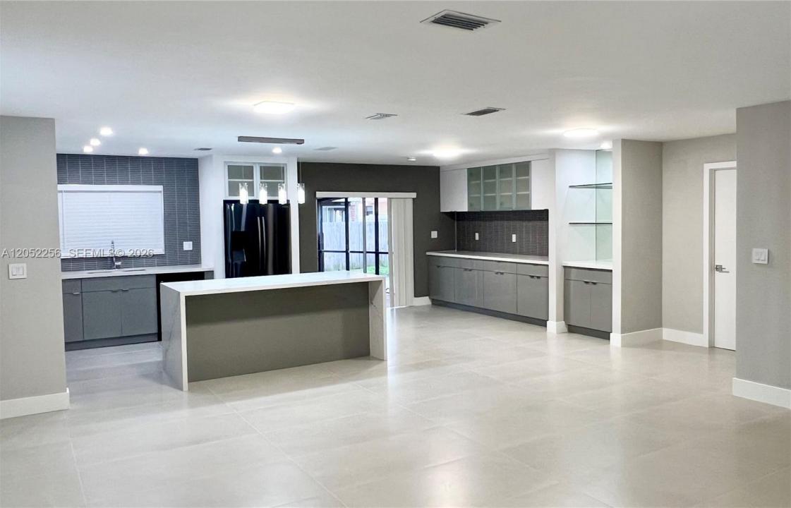 240 SE 7th St, Dania Beach, Florida 33004, USA