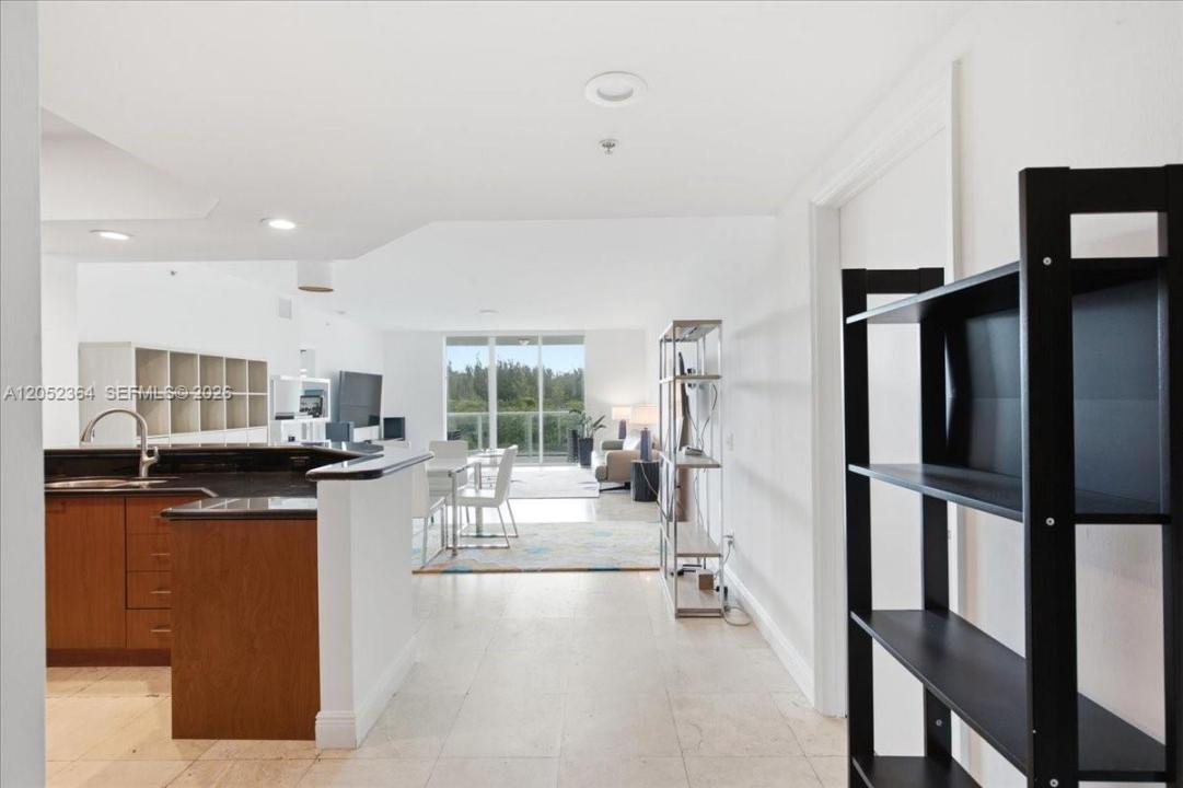 14951 Royal Oaks Ln 402, North Miami, Floride 33181, États-Unis