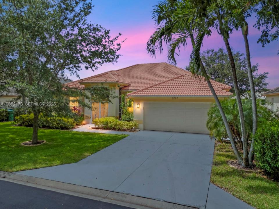 7538 Citrus Hill Ln, Naples, Florida 34109, USA