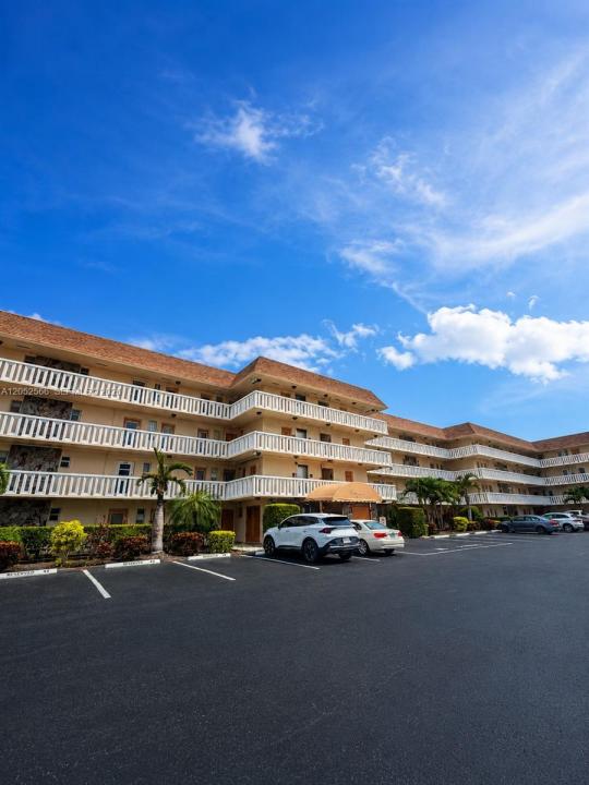 1889 S Ocean Dr 406, Hallandale Beach, Florida 33009, USA