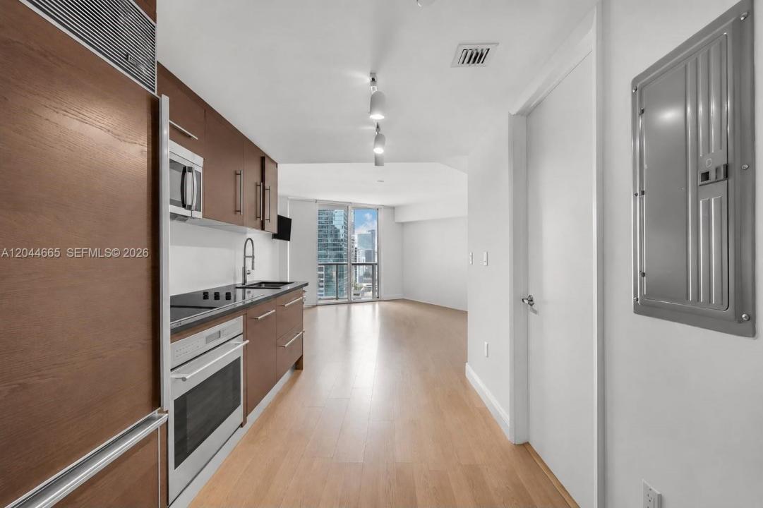 475 Brickell Ave 2508, Miami, Florida 33131, USA