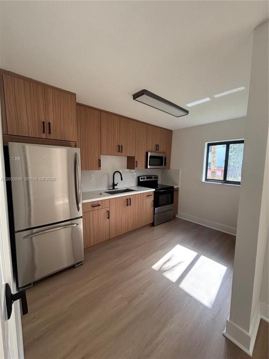 1353 NW 5th St 1, Miami, Florida 33125, USA
