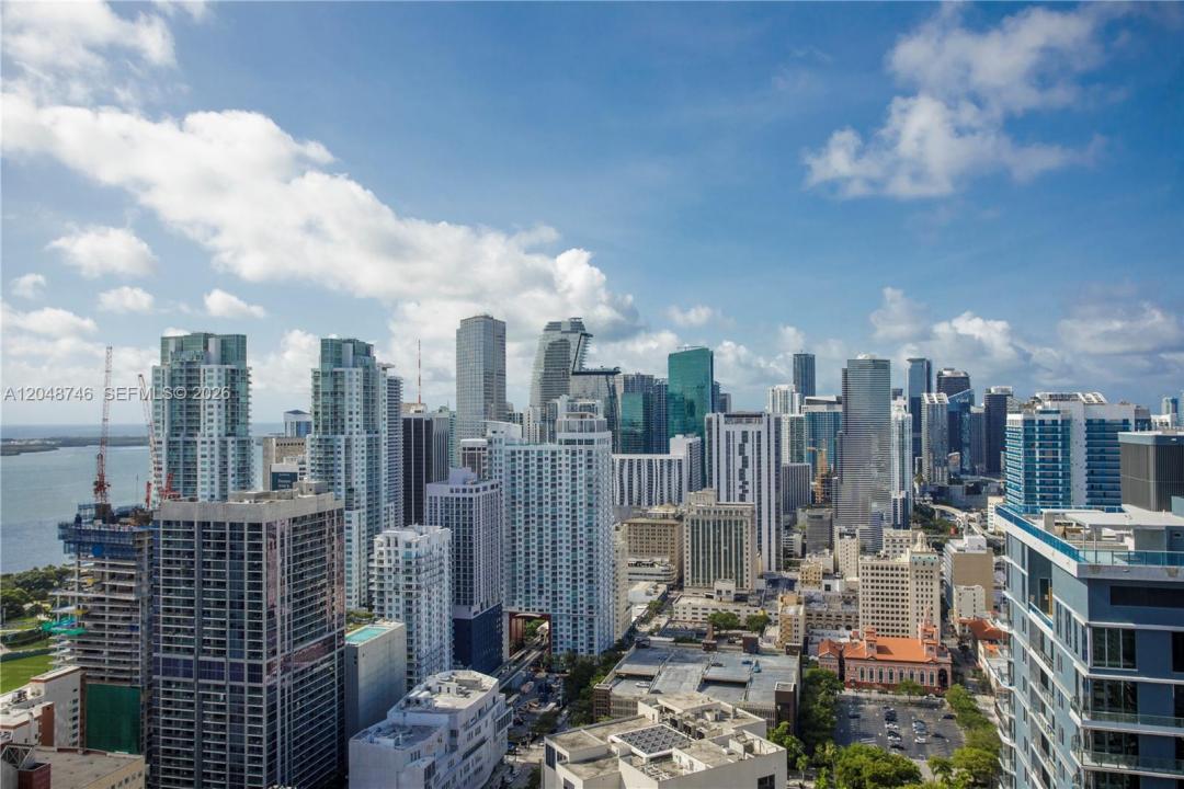 601 NE 1st St 3907, Miami, Florida 33132, USA