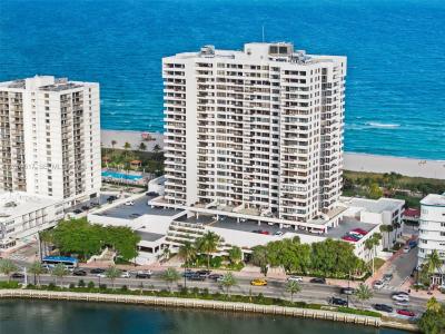 2555 Collins Ave 1002, Miami Beach, Florida 33140, USA