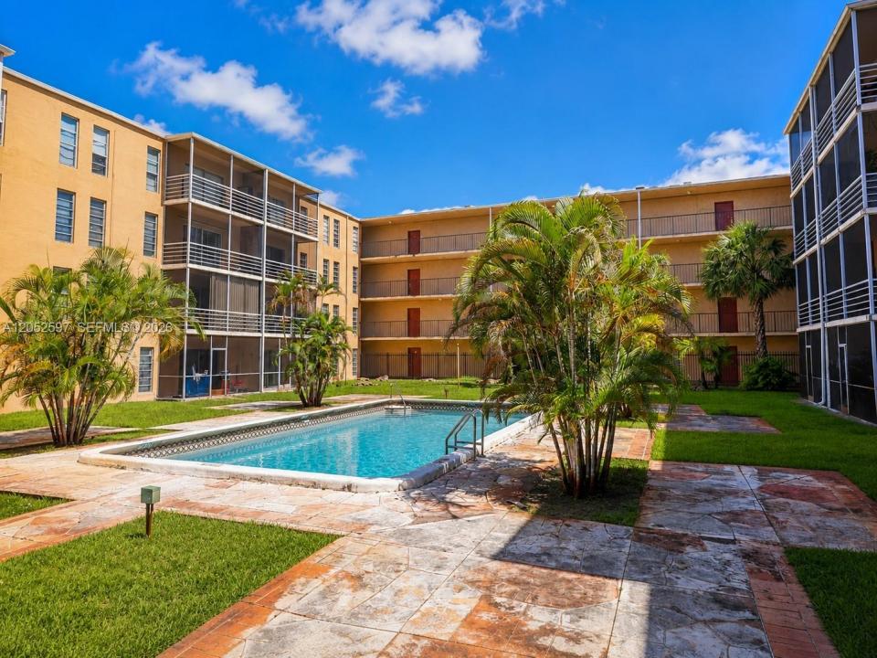 4848 NW 24th Ct 436, Lauderdale Lakes, Florida 33313, USA