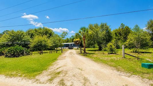 5320 Pioneer 8th St, Clewiston, Florida 33440, USA