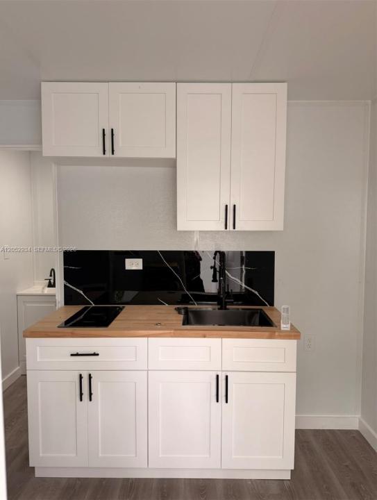 2254 NW 102nd St C, Miami, Floryda 33147, USA