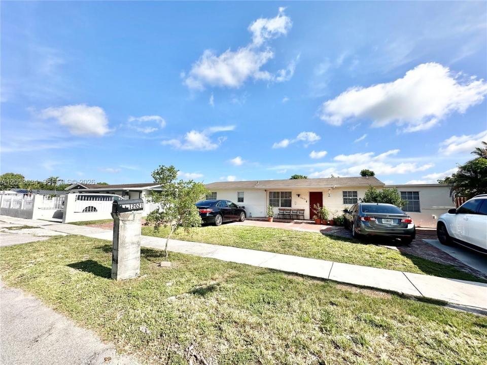 12021 SW 191st St 2, Miami, Florida 33177, USA