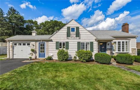 29 Colonial Drive, Lincoln, Rhode Island 02865, USA