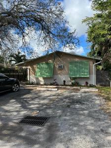 620 SW 7th Ave, Hallandale Beach, Florida 33009, USA