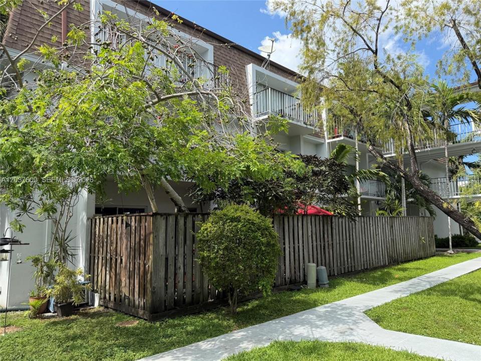 9621 SW 77th Ave 101B, Miami, Florida 33156, Stati Uniti