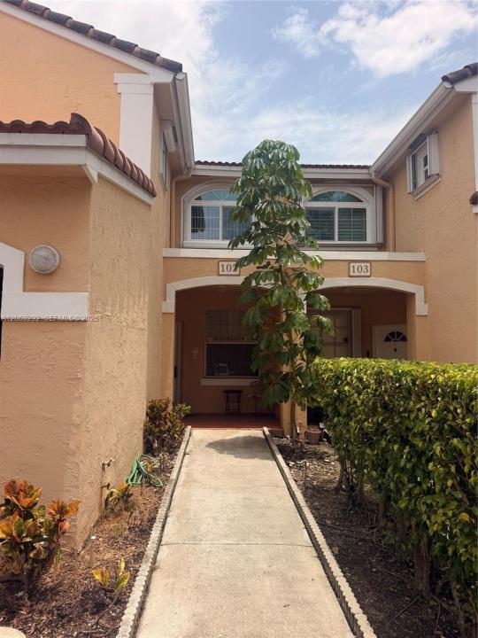 14817 Balgowan Rd 102-5, Miami Lakes, Floride 33016, États-Unis