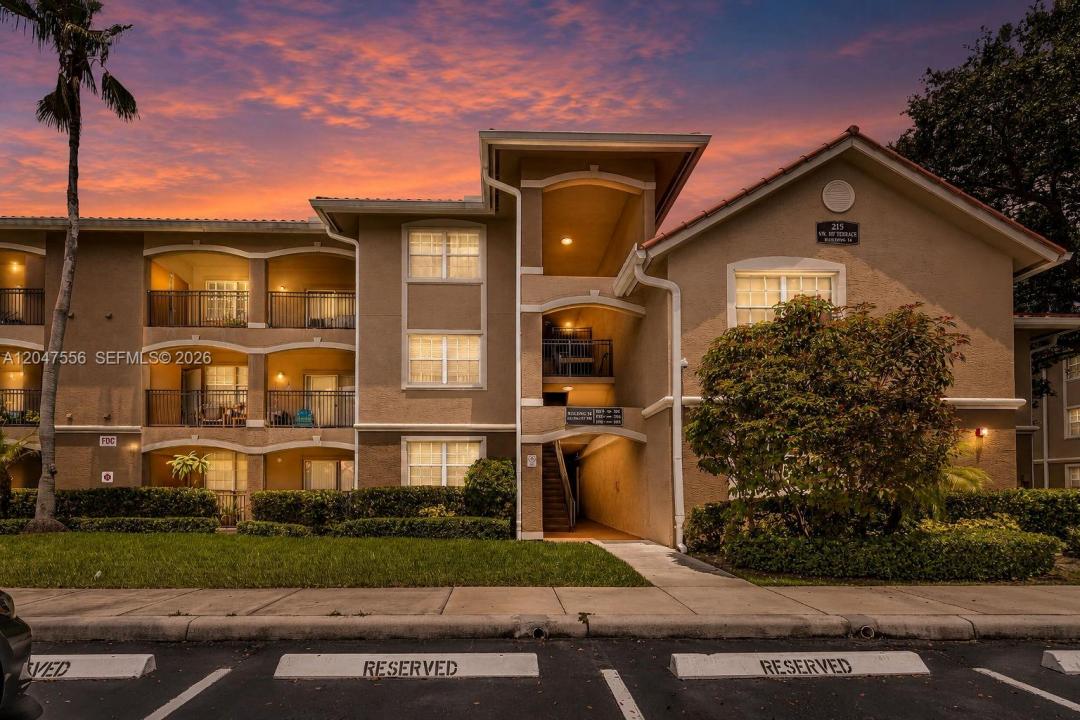 215 SW 117th Ter 14306, Pembroke Pines, Floryda 33025, USA