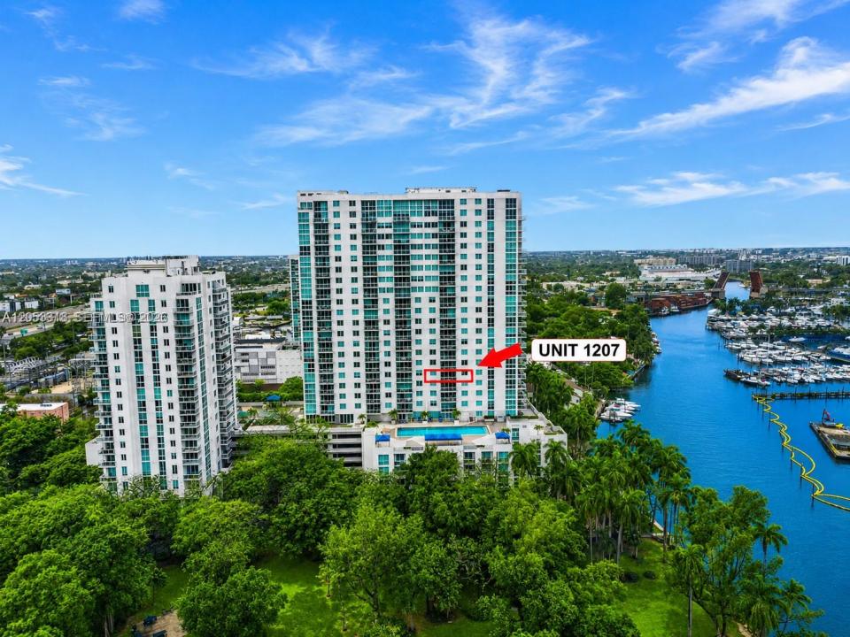 1861 NW S River Dr 1207, Miami, Florida 33125, USA