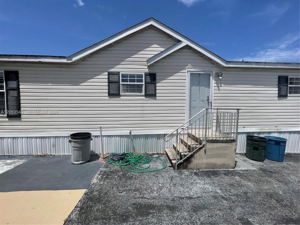 3070 Cove Dr, Dania Beach, Florida 33312, USA