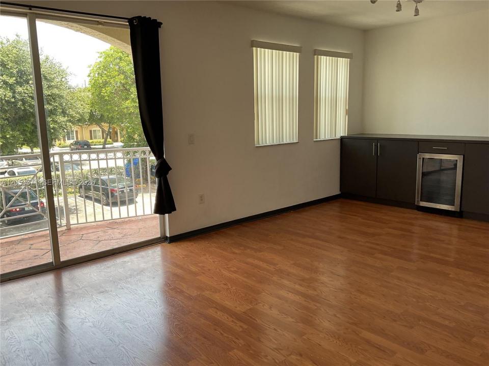8936 W Flagler St 204, Miami, Florida 33174, USA