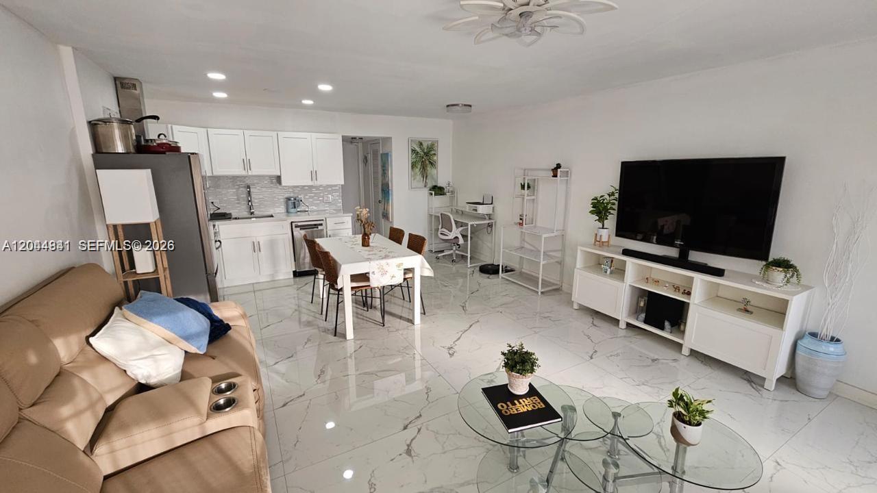 340 S Oakridge S 340, Deerfield Beach, Florida 33442, USA