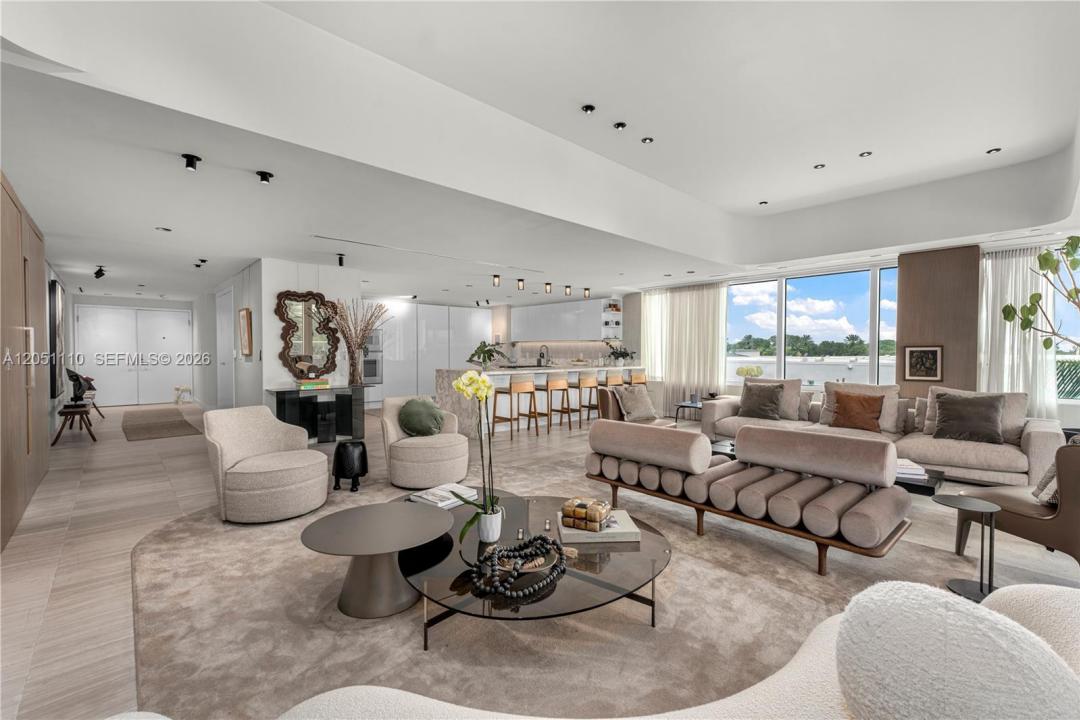4701 N Meridian Ave 421, Miami Beach, Florida 33140, USA