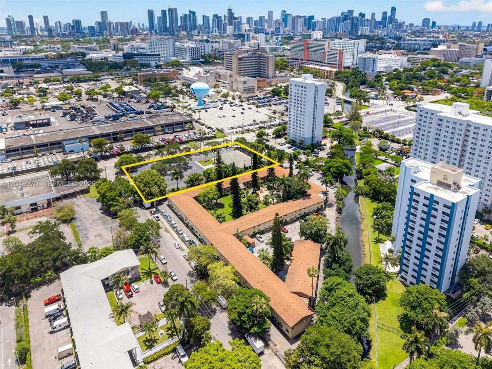 1902 NW 14th Ave, Miami, Florida 33125, USA