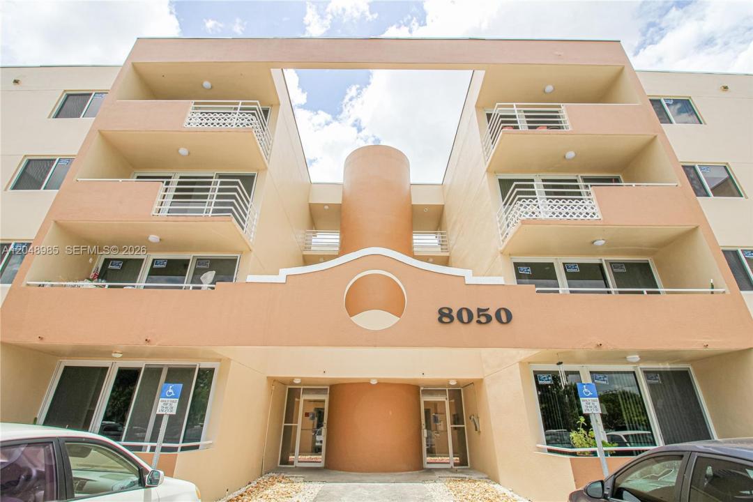 8050 NW 8th St 1306, Miami, Floryda 33126, USA