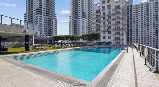 230 NE 4th Street J2, Miami, Florida 33132, USA