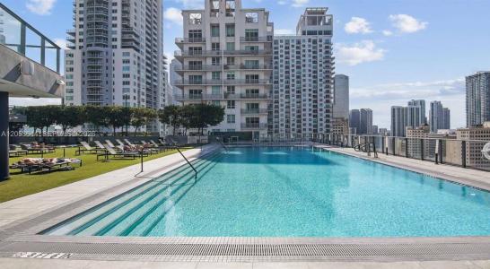 230 NE 4th Street C1, Miami, Florida 33132, USA