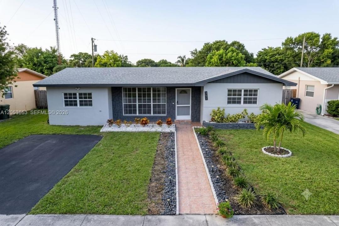 351 NW 206th Ter, Miami Gardens, Floryda 33169, USA