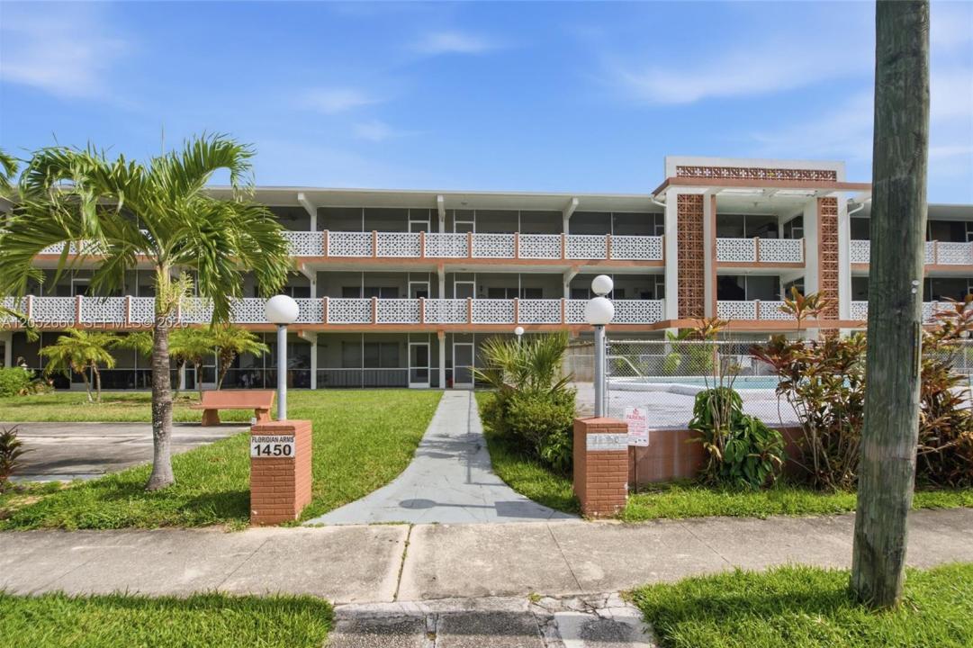 1450 NE 170th St 209, North Miami Beach, Floryda 33162, USA