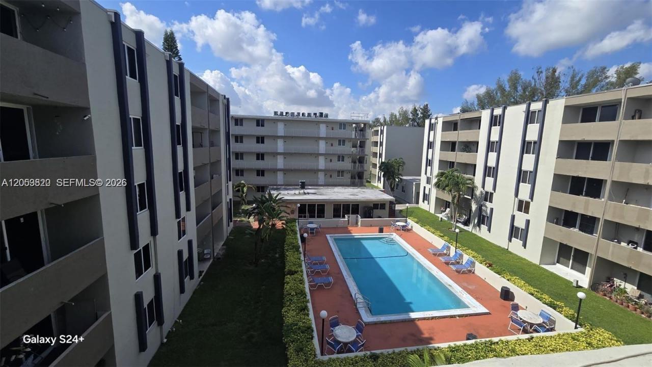 10090 NW 80th Ct 1406, Hialeah Gardens, Florida 33016, Stati Uniti