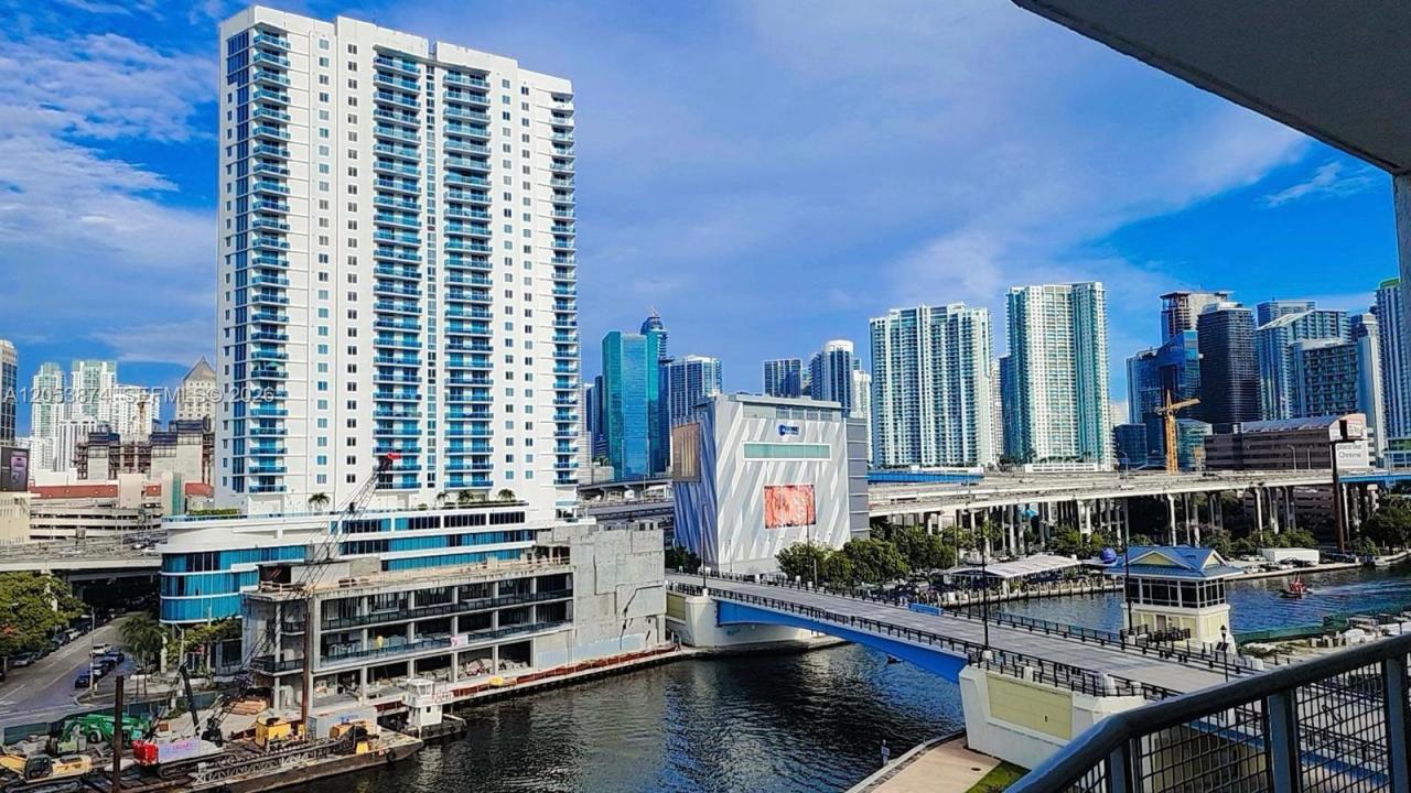 10 SW South River Dr 802, Miami, Florida 33130, USA