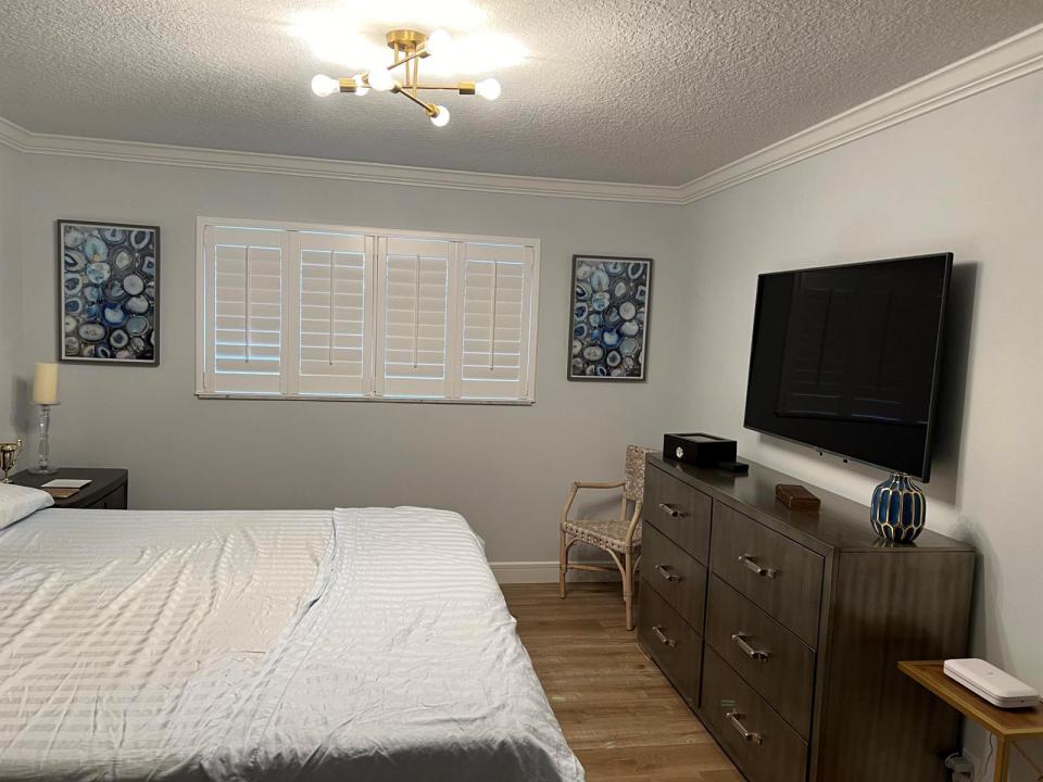 9 Colonial Club Drive 102, Boynton Beach, Florida 33435, USA