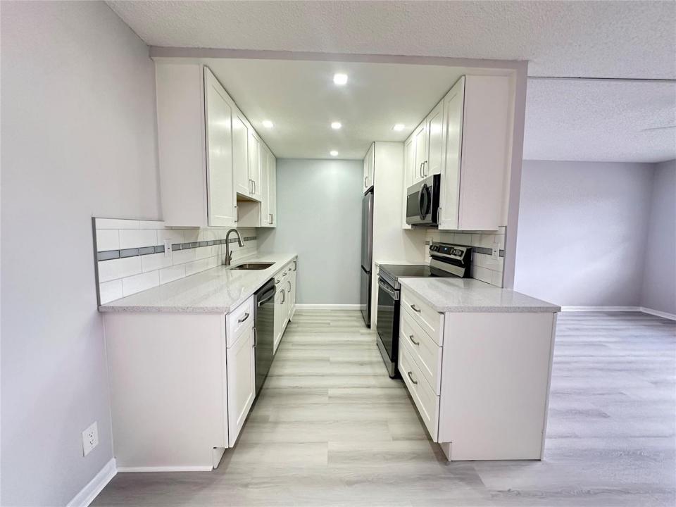 2048 Newport N, Deerfield Beach, Florida 33442, USA