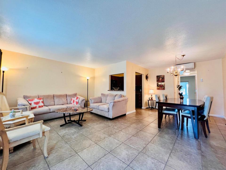 142 Cambridge F, West Palm Beach, Florida 33417, Stati Uniti