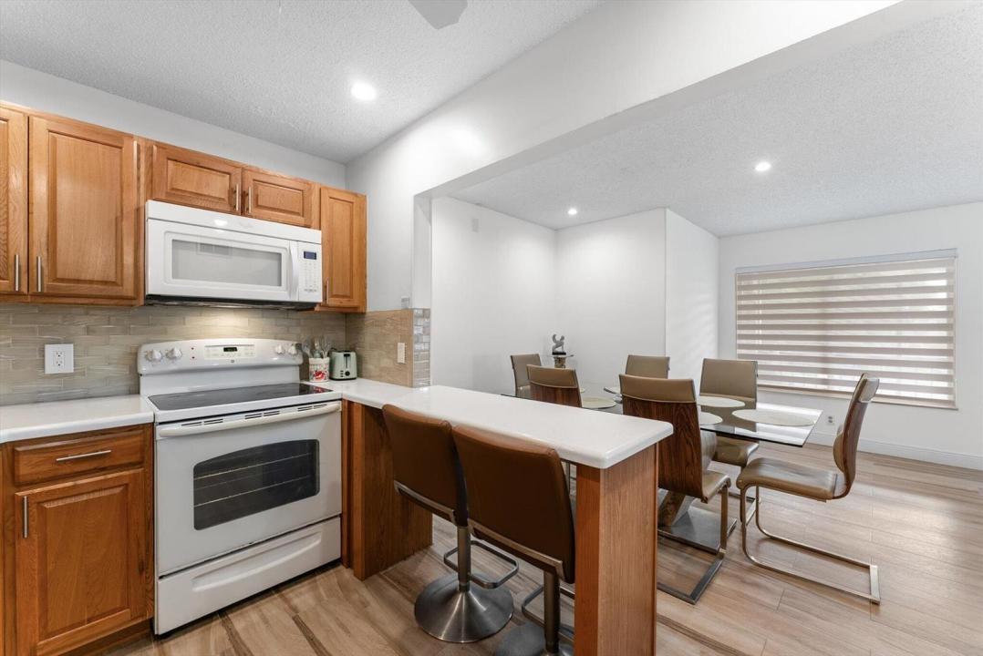 421 Pine Glen Lane A2, Florida 33463, USA