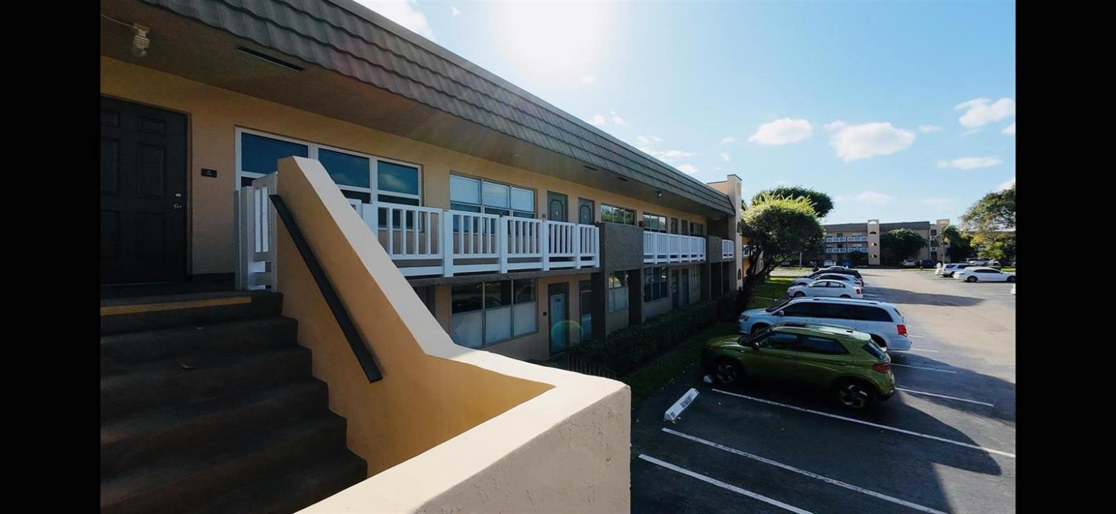 9101 Sunrise Lakes Boulevard, Sunrise, Floride 33322, États-Unis