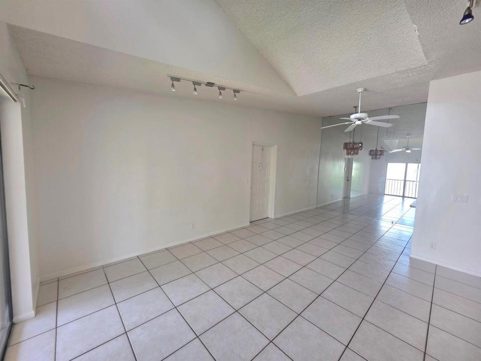203 Foxtail Drive B3, Florida 33415, Stati Uniti