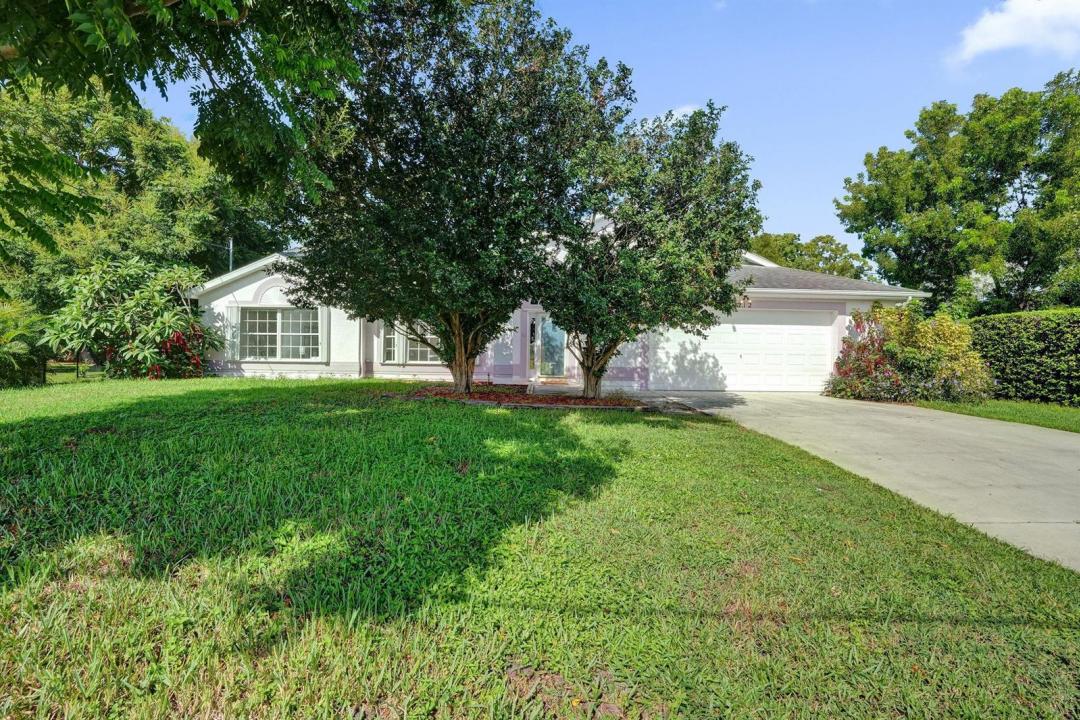 1212 SE Petunia Avenue, Port St. Lucie, Floride 34952, États-Unis