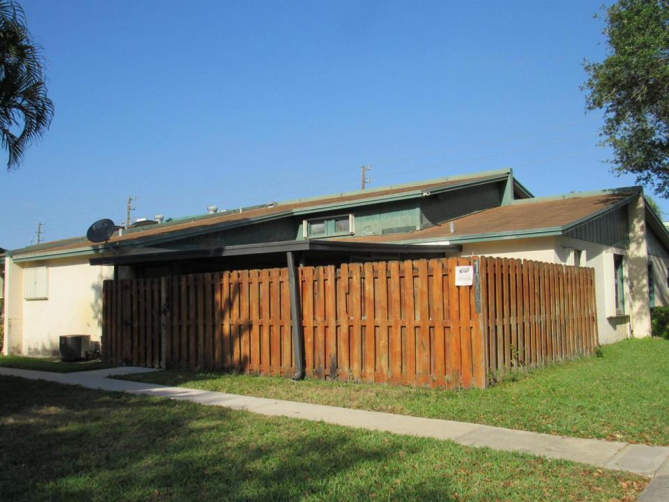 1065 Manor Drive, Palm Springs, Florida 33461, USA