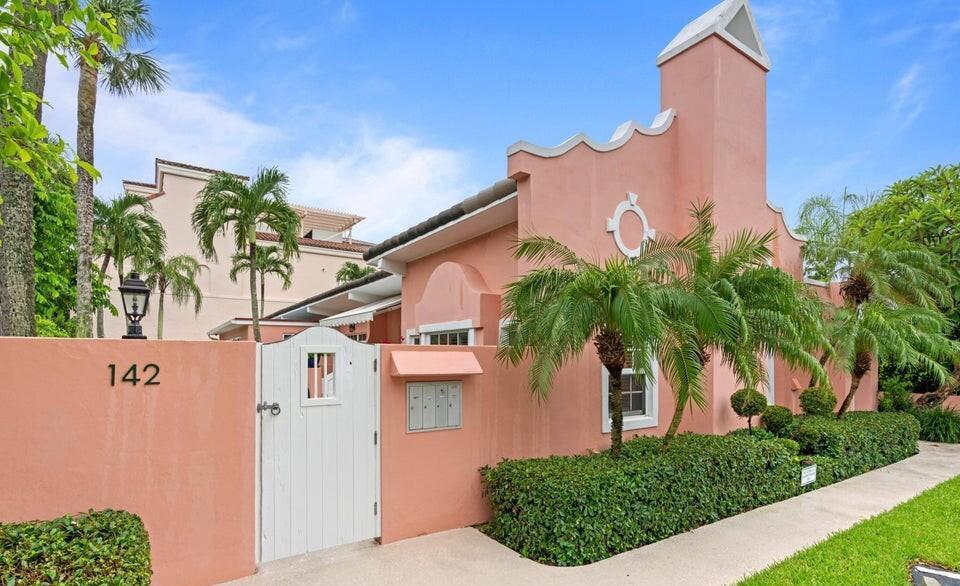 142 Peruvian Avenue 102, Palm Beach, Florida 33480, USA