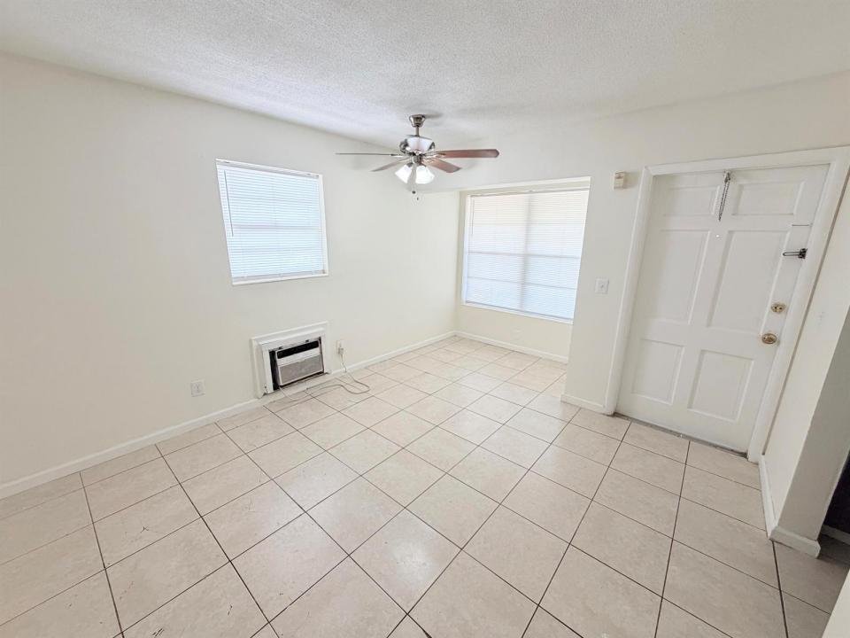 3030 NW 43rd Terrace 207, Lauderdale Lakes, Floride 33313, États-Unis